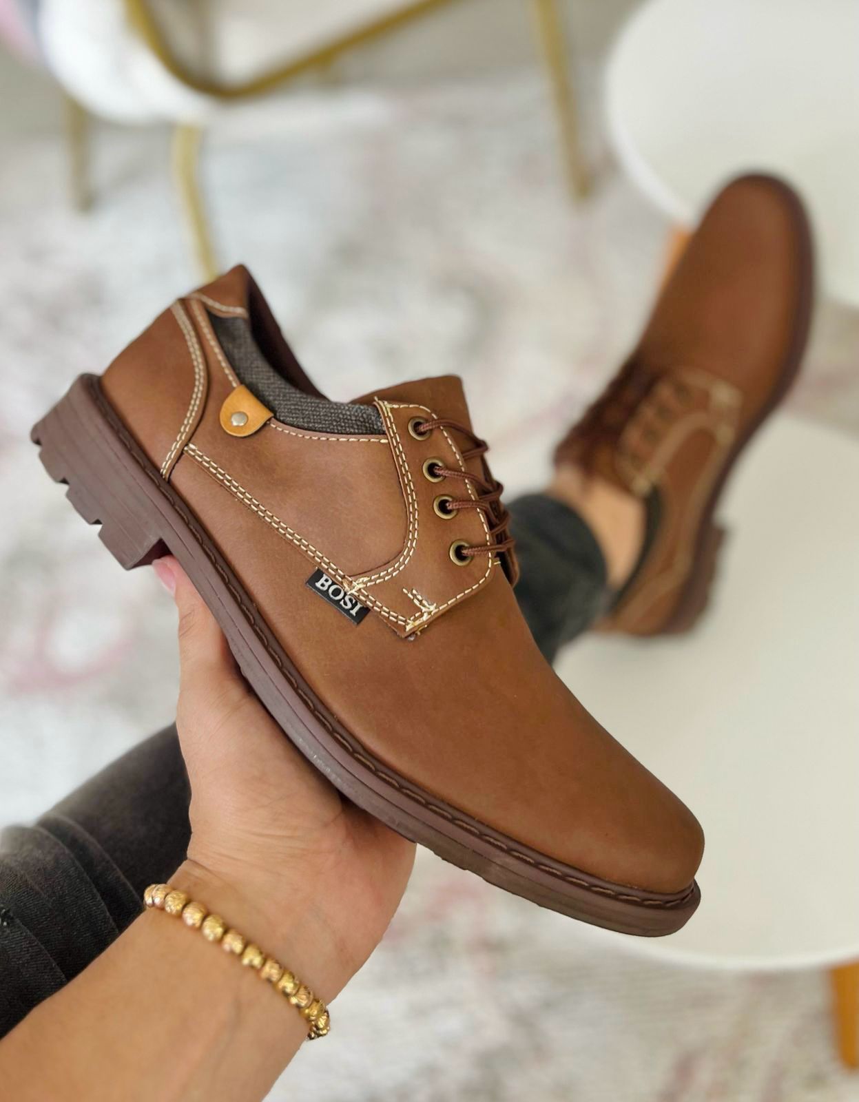 Zapato Casual Bosi: Estilo Clásico con Detalles Modernos
