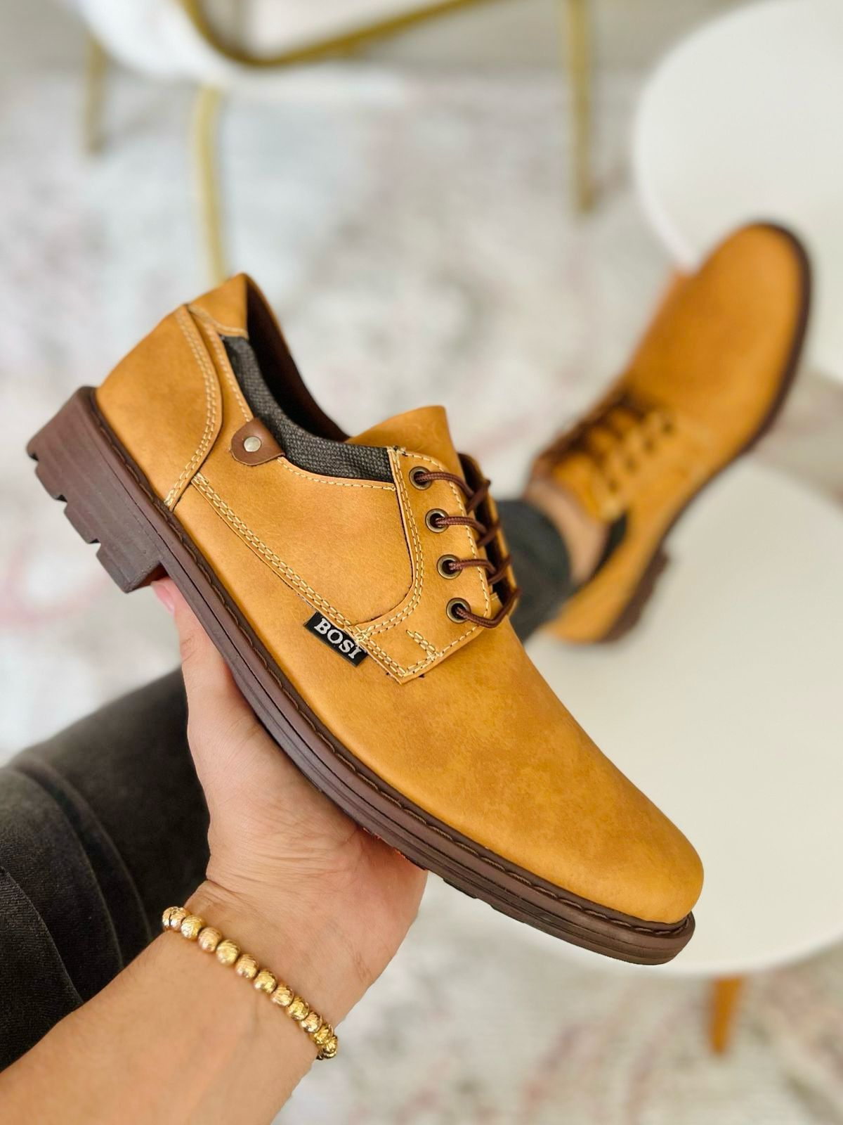 Zapato Casual Bosi: Estilo Clásico con Detalles Modernos