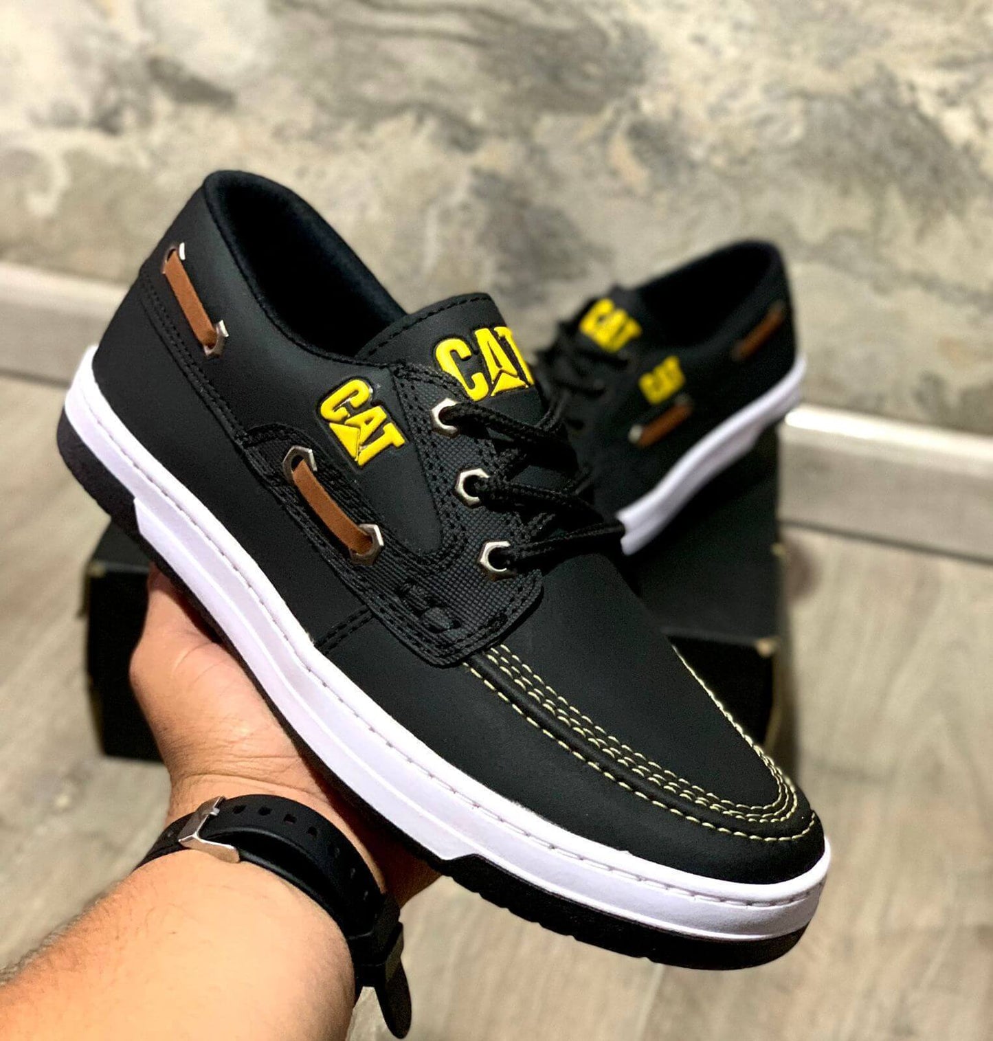 CAT Mocasin: Diseño Atemporal, Comodidad Real