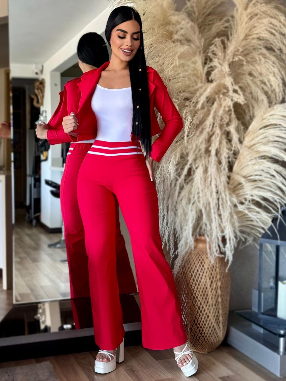 Conjunto Elegancia 3 Piezas: Blusa, Blazer y Pantalón Bota Ancha