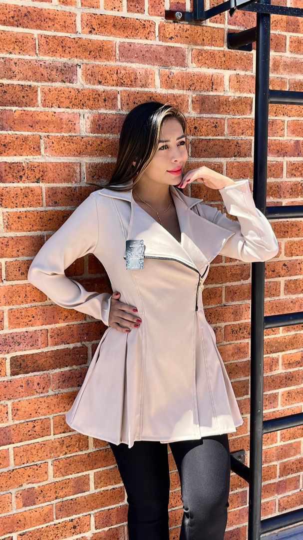 Gabán Blazer Femenino: Tu Elección Perfecta para Elegancia y Sofisticación