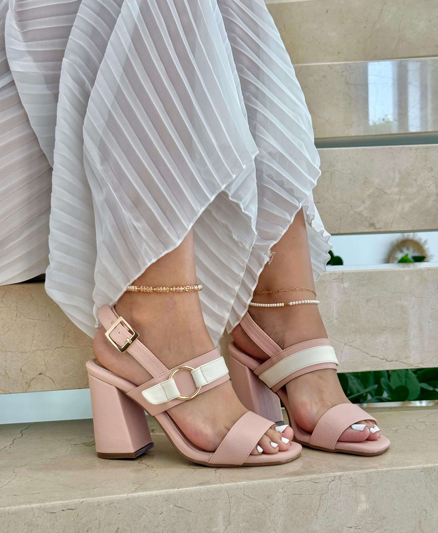 Sandalias de Tacón Grueso 7 cm: Eleva Tu Estilo Con Comodidad