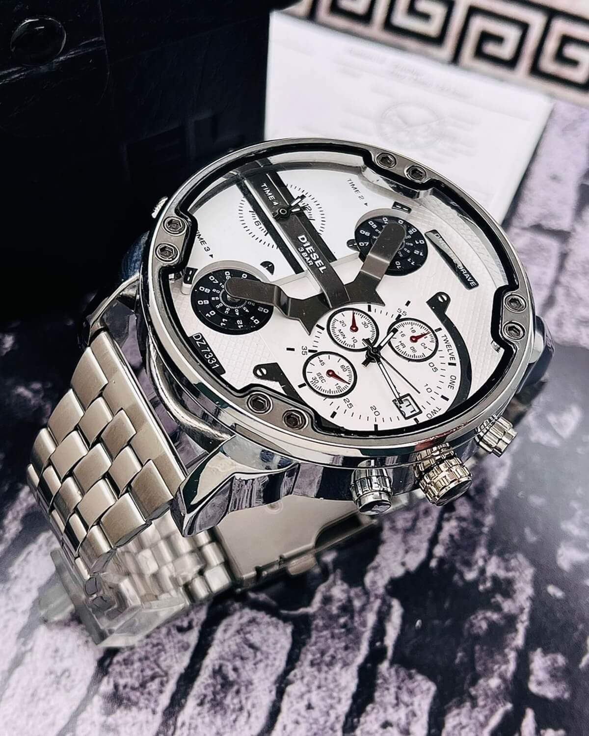 Reloj Diesel 4 Hours: Estilo y Precisión para Tu Día a Día