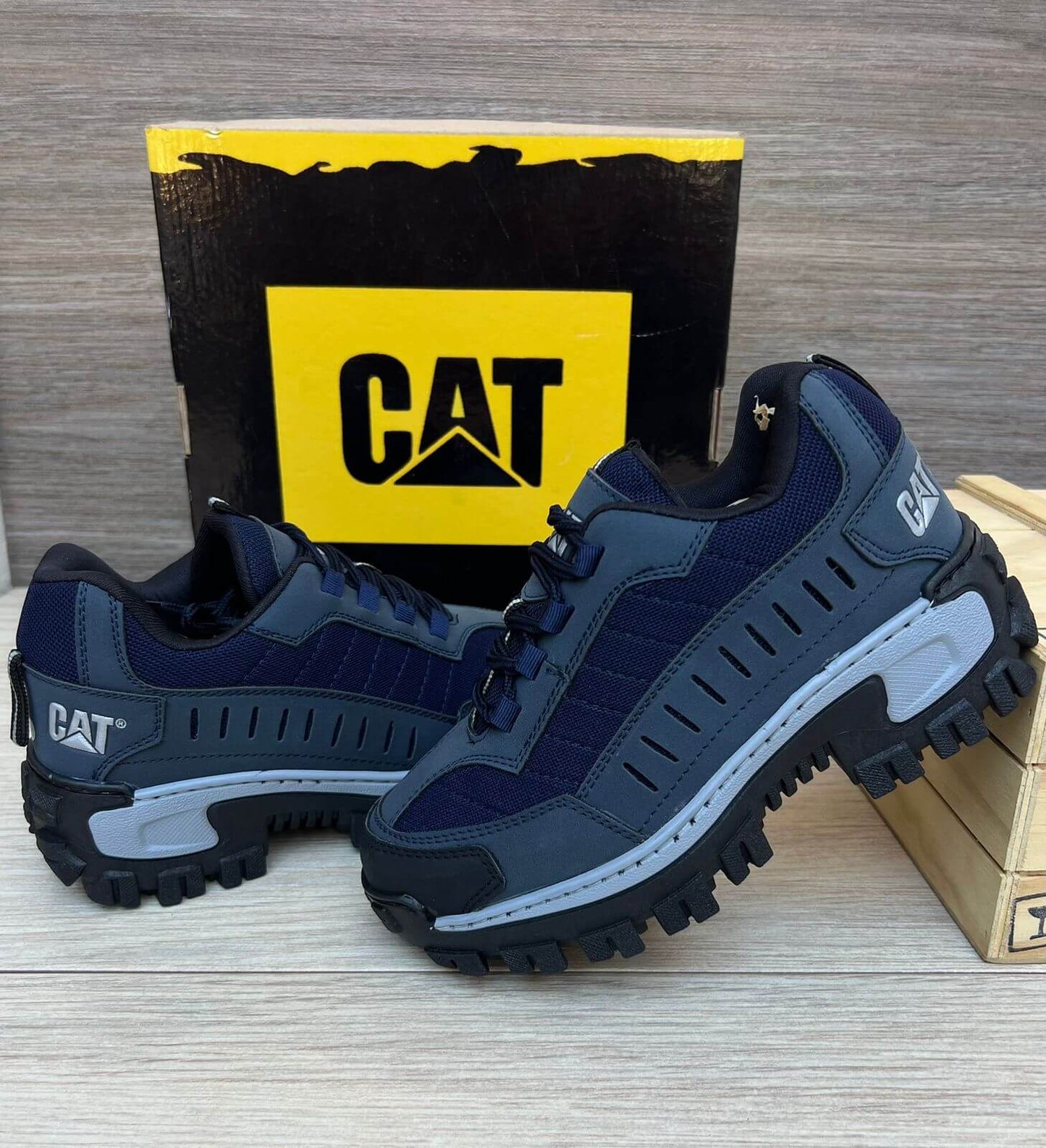 Colección CAT Intruder