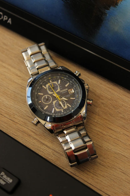 Reloj Citizen Steel Class: Correa Metálica de Alta Gama