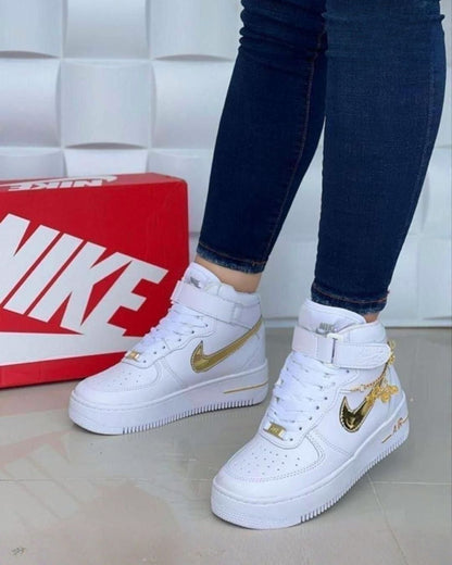 Nike Cadena