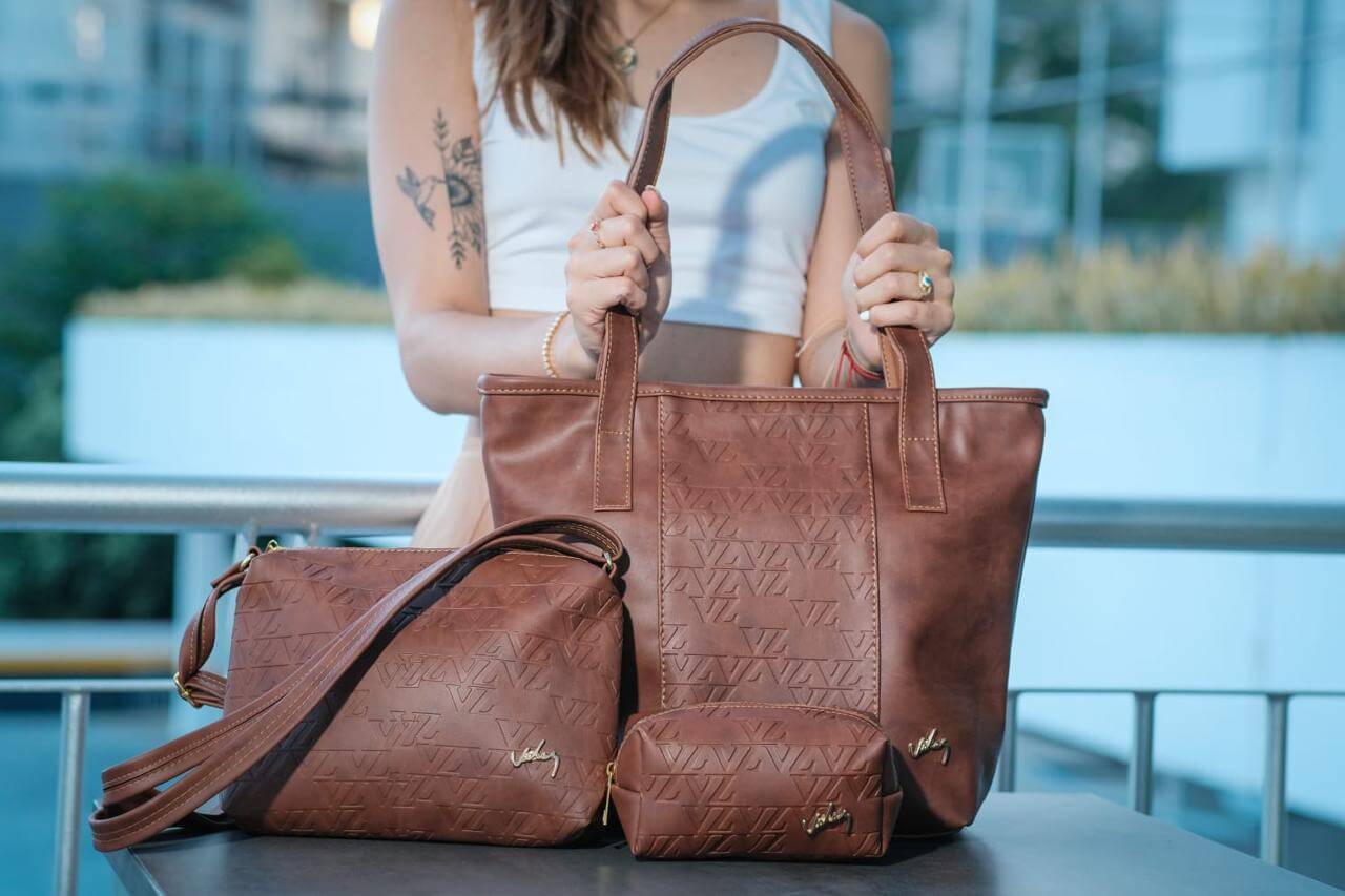 Colección Ibiza: Elegancia en Cuero para Ella