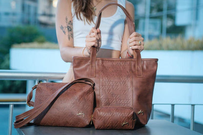 Colección Ibiza: Elegancia en Cuero para Ella