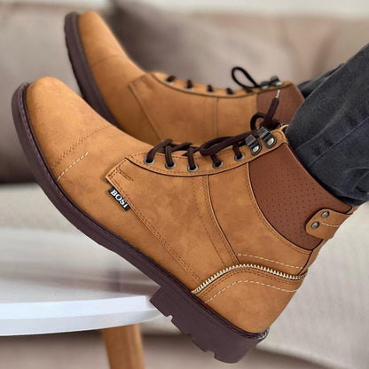 Bota Masculina Bosi: Cordones Clásicos y Detalle de Cremallera en el Talón para un Toque Único